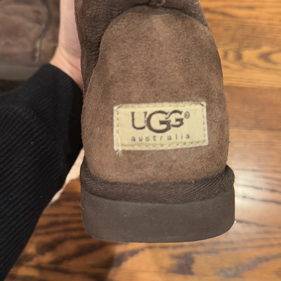 Brown tall uggs - Picture 3 of 4
